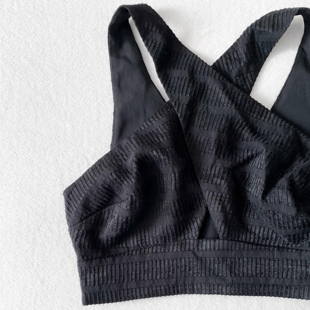 MARCIANO Cross-front Crop Top
